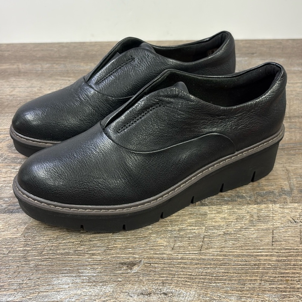 Clark’s Women’s AIRABELL SKY Black Leather Slip On Flats Size 8